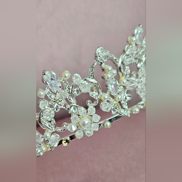 ?Vintage Inspired Silver Sparkly Tiara with Crystals And Pearls? main image 6